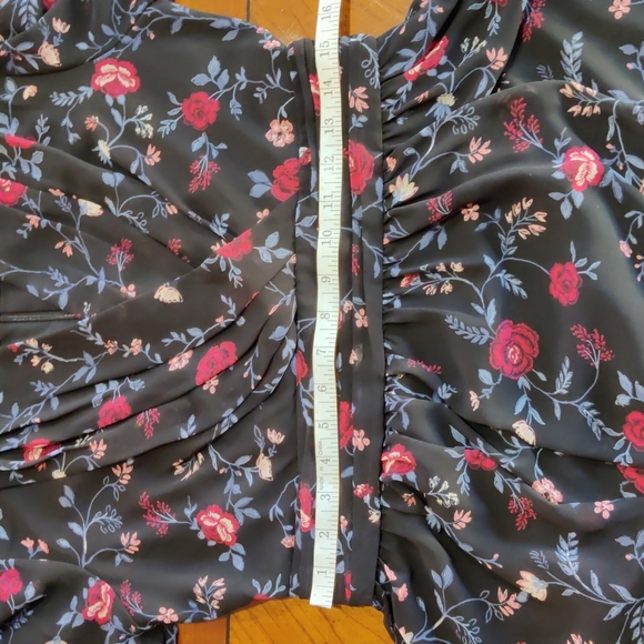 Gal Meets Glam Londyn Dress - Picture 10 of 13